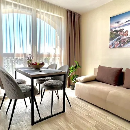 Attractive Family In Sunny Cascadas Family Slantschew brjag