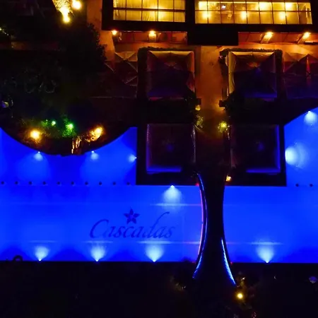 Attractive Family In Sunny Cascadas Family Slantschew brjag